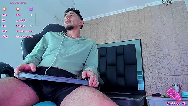 Snapshot of Piggy_Eddy chatting on October 14, 5:19 am Piggy Eddy online show from October 14, 5:19 am