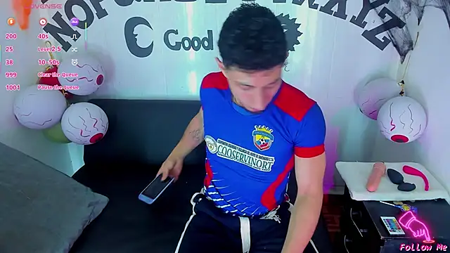 Snapshot of Piggy_Eddy chatting on October 22, 8:41 pm Piggy Eddy online show from October 22, 8:41 pm