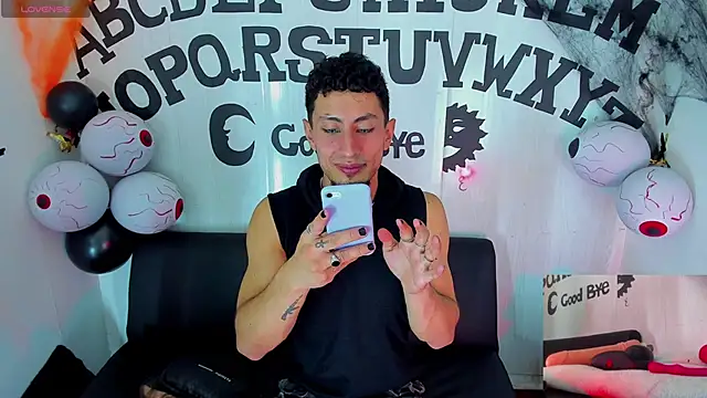 Snapshot of Piggy_Eddy chatting on October 26, 5:35 am Piggy Eddy online show from October 26, 5:35 am