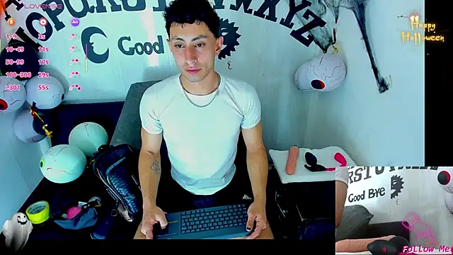 Snapshot of Piggy_Eddy chatting on November 1, 9:50 pm Piggy Eddy online show from November 1, 9:50 pm