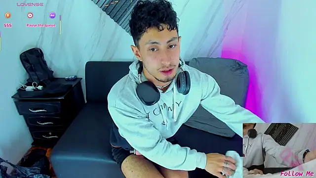 Piggy Eddy online show from November 29, 8:45 pm