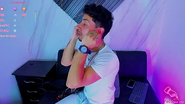 Piggy Eddy online show from December 2, 8:59 pm