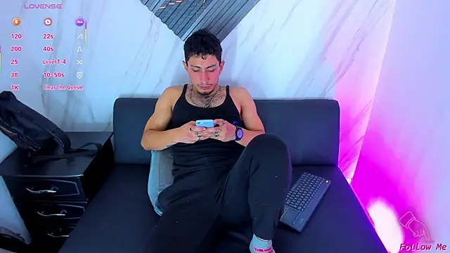 Piggy Eddy online show from December 3, 8:29 pm