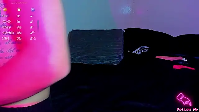 Piggy Eddy online show from May 5, 2:30 am