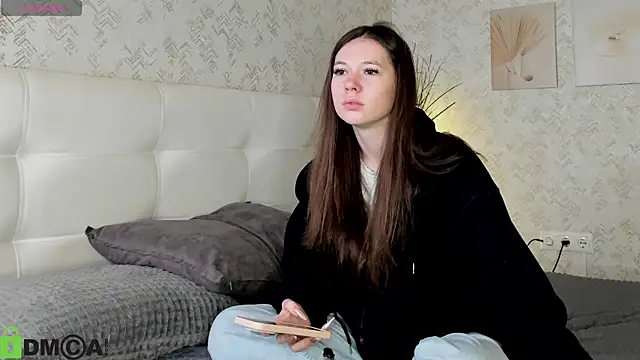 Nicole Charm online show from September 22, 8:00 pm