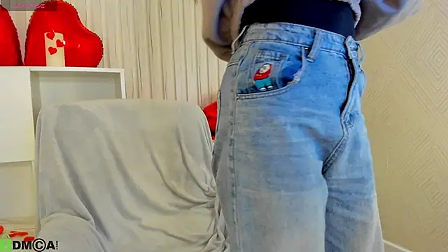 Snapshot of Nicole_Charm chatting on March 10, 11:43 pm Nicole Charm online show from March 10, 11:43 pm