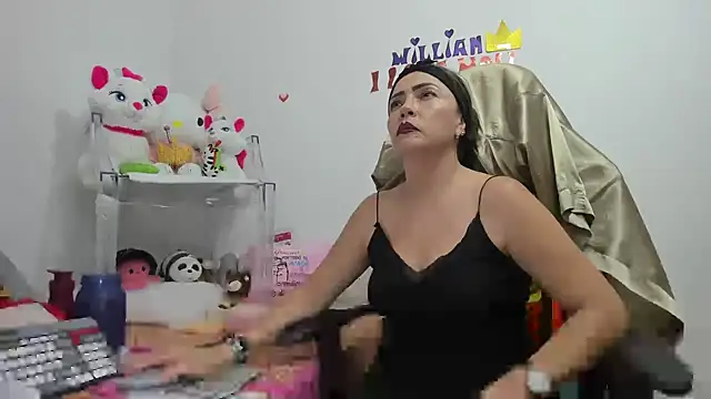 Snapshot of GatitaSexy_Hotwet4u chatting on January 13, 11:27 pm GatitaSexy Hotwet4u online show from January 13, 11:27 pm