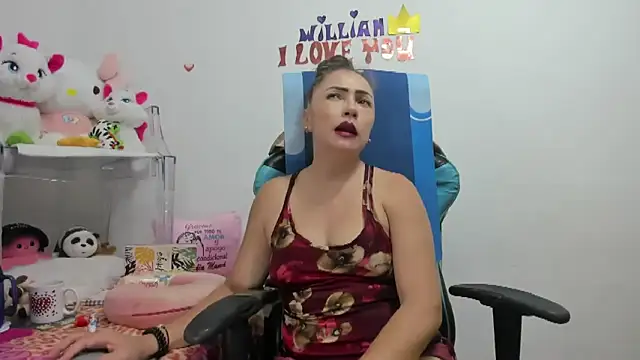 Snapshot of GatitaSexy_Hotwet4u chatting on March 18, 11:31 pm GatitaSexy Hotwet4u online show from March 18, 11:31 pm