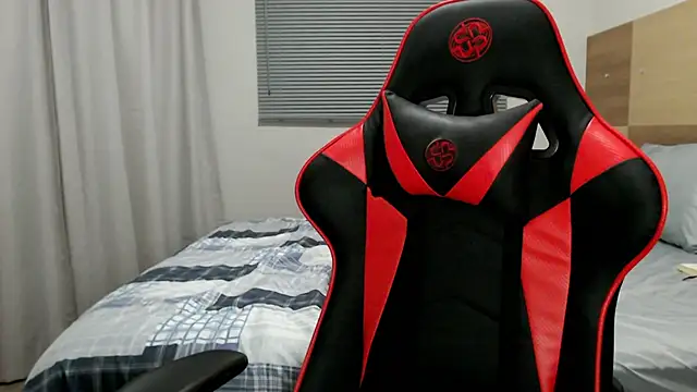 Snapshot of Naughty_Annn chatting on June 14, 2:24 am Naughty Annn online show from June 14, 2:24 am
