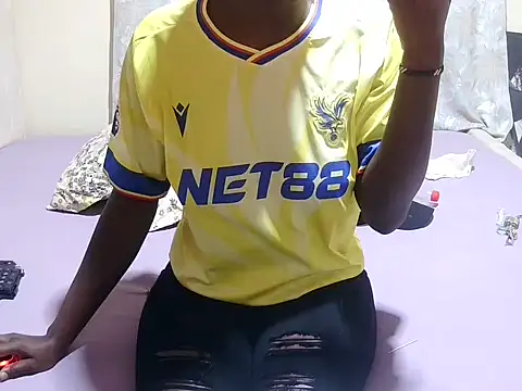 Snapshot of slender_sweet chatting on May 12, 12:02 pm slender sweet online show from May 12, 12:02 pm