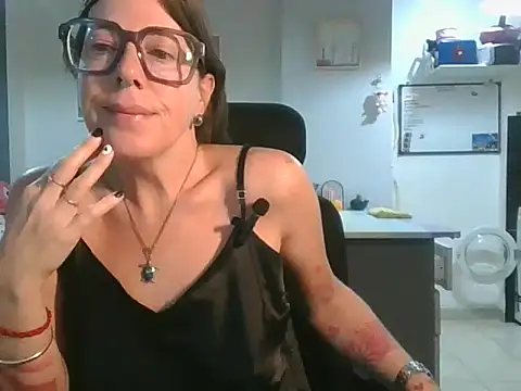 Snapshot of Calentandote chatting on June 12, 8:35 am Calentandote online show from June 12, 8:35 am