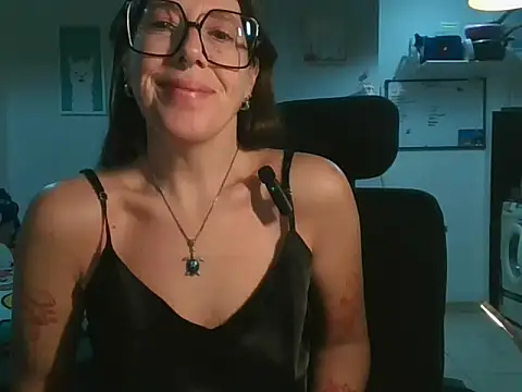 Snapshot of Calentandote chatting on June 15, 9:22 am Calentandote online show from June 15, 9:22 am