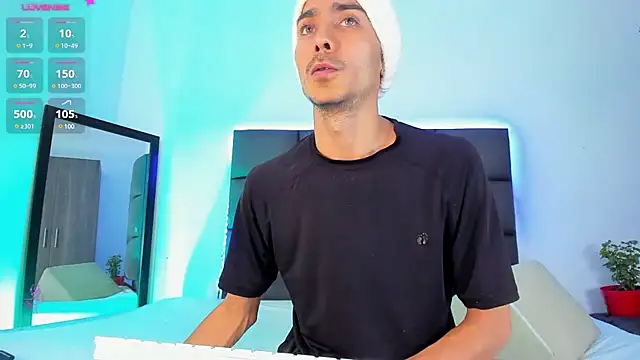 Snapshot of steven_hott8 chatting on February 12, 6:19 pm steven hott8 online show from February 12, 6:19 pm