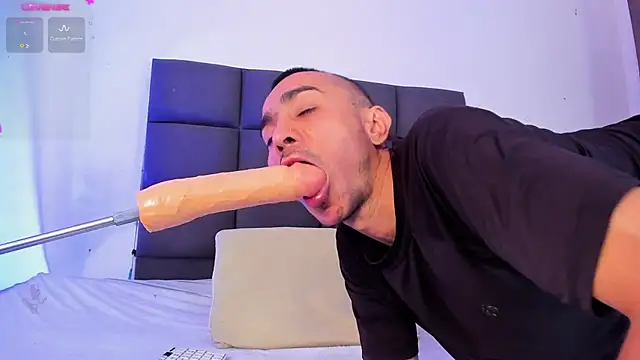 Snapshot of steven_hott8 chatting on March 20, 12:53 pm steven hott8 online show from March 20, 12:53 pm