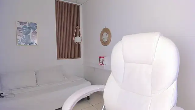 TiffanyWright online show from December 14, 2:00 pm