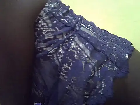 Snapshot of sweety2_ chatting on February 8, 7:37 am sweety2 online show from February 8, 7:37 am