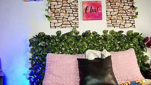 Snapshot of Cassie_fletcher_ chatting on March 8, 9:40 pm Cassie fletcher online show from March 8, 9:40 pm