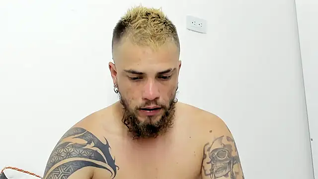 Snapshot of Beard_xox chatting on June 24, 11:59 pm Beard xox online show from June 24, 11:59 pm