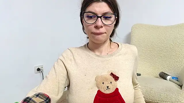 Jullyenn3 online show from January 18, 7:58 pm