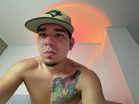Snapshot of danielv_95 chatting on July 2, 10:38 pm danielv 95 online show from July 2, 10:38 pm
