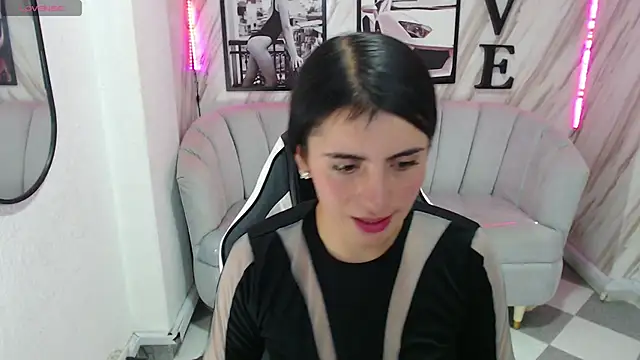 Snapshot of _samantha_b chatting on February 4, 7:00 pm samantha b online show from February 4, 7:00 pm