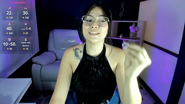 TifanyWhite  online show from December 3, 10:29 pm