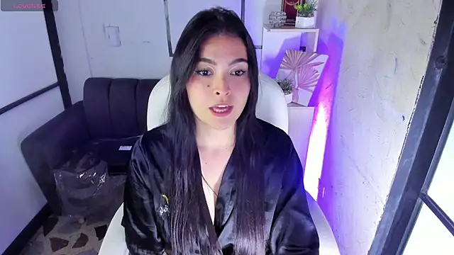 TifanyWhite  online show from January 28, 12:05 am