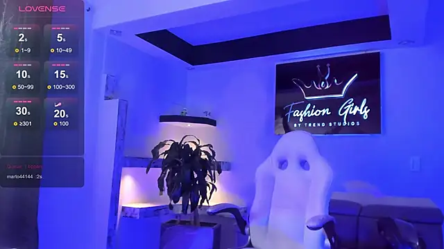 TifanyWhite  online show from February 13, 8:03 pm