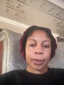 Snapshot of NAUGHTYSHALOTXX chatting on October 9, 9:18 am NAUGHTYSHALOTXX online show from October 9, 9:18 am