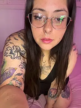 Snapshot of Mizztikaa chatting on March 7, 3:42 pm Mizztikaa online show from March 7, 3:42 pm