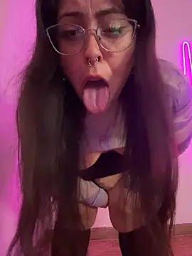 Snapshot of Mizztikaa chatting on April 6, 7:04 pm Mizztikaa online show from April 6, 7:04 pm