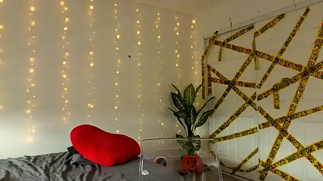 Snapshot of Sapphir3xoxo chatting on October 16, 1:12 pm Sapphir3xoxo online show from October 16, 1:12 pm