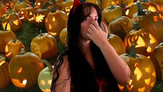 Snapshot of Sapphir3xoxo chatting on November 1, 7:16 pm Sapphir3xoxo online show from November 1, 7:16 pm