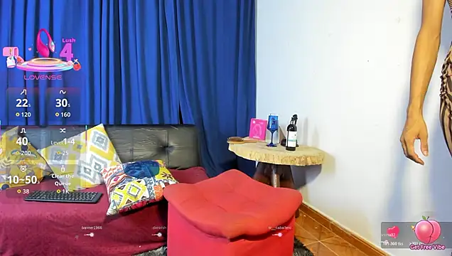 Snapshot of CharlotteLauren chatting on March 23, 10:25 pm CharlotteLauren online show from March 23, 10:25 pm