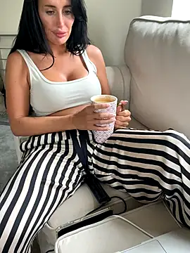 Snapshot of UKSYDNEYFOX chatting on September 27, 11:59 am UKSYDNEYFOX online show from September 27, 11:59 am