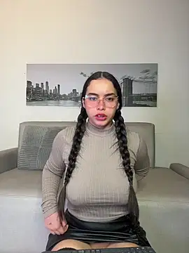 SophieRoyals online show from May 8, 12:10 pm