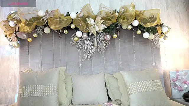 ashlyestone online show from December 24, 5:05 am