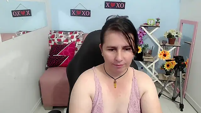 Snapshot of victoria_jones chatting on October 4, 2:26 pm victoria jones online show from October 4, 2:26 pm