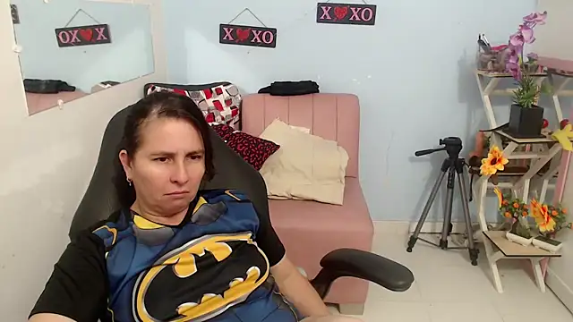 victoria jones online show from November 14, 2:05 pm