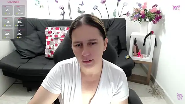 victoria jones online show from May 2, 1:38 pm