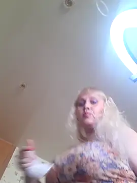 IsabellaBoni online show from May 5, 7:05 am