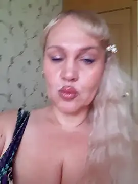 IsabellaBoni online show from May 15, 7:15 am