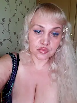 IsabellaBoni online show from May 18, 7:03 am
