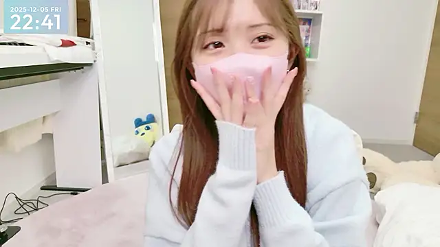 Snapshot of -SHINON- chatting on December 5, 1:42 pm -SHINON- online show from December 5, 1:42 pm