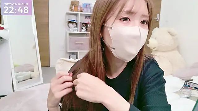 Snapshot of -SHINON- chatting on December 14, 1:49 pm -SHINON- online show from December 14, 1:49 pm