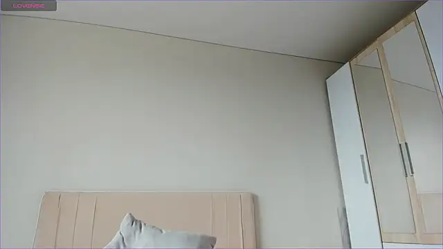 Snapshot of sweety_vikky chatting on February 19, 4:01 am sweety vikky online show from February 19, 4:01 am