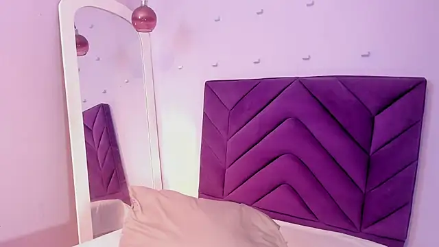 Isabellsmmith online show from September 27, 8:25 pm