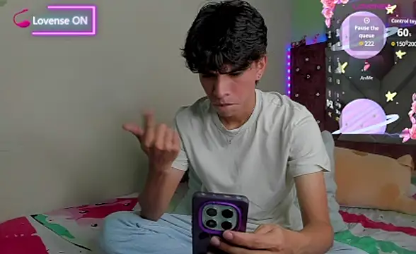 Snapshot of Santy_carrington chatting on December 5, 3:15 am Santy carrington online show from December 5, 3:15 am