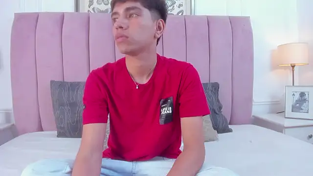 Snapshot of Santy_carrington chatting on March 6, 8:49 pm Santy carrington online show from March 6, 8:49 pm