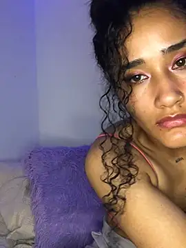 Snapshot of jaderossxx chatting on January 17, 1:04 am jaderossxx online show from January 17, 1:04 am